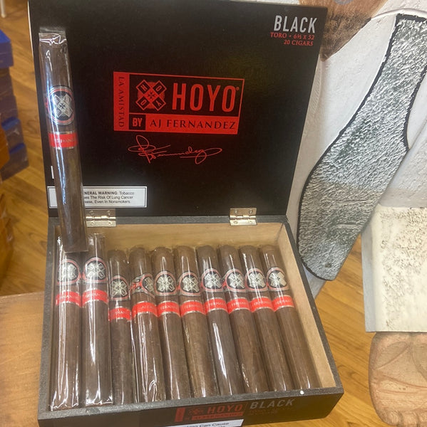 Hoyo La Amistad Black by AJ Fernandez Toro 6.5x52